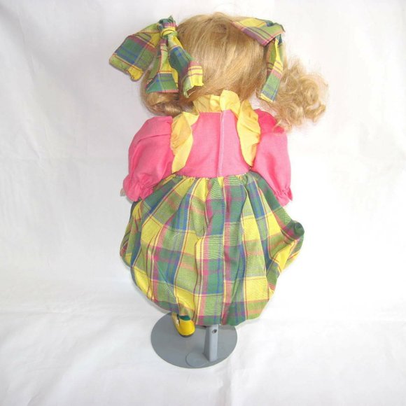 VINTAGE 1992 JC PENNEY GREEN EYES PORCELAIN DOLL - Picture 6 of 8